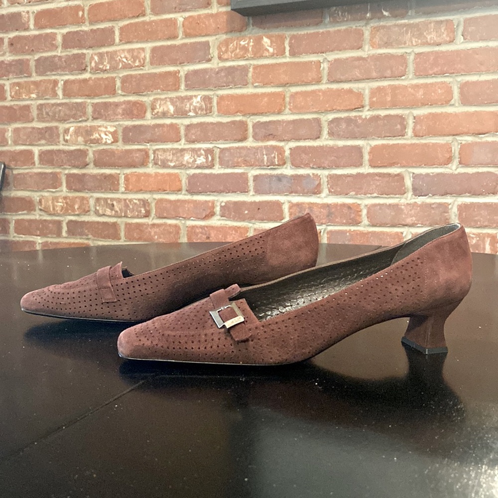 Stuart Weitzman Brown Suede Kitten Heel. Brand New! Size 7.5